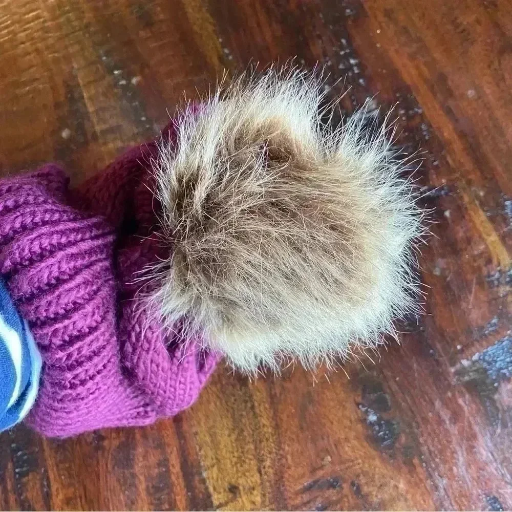 Express womans Pom Pom cable knit beanie hat winter